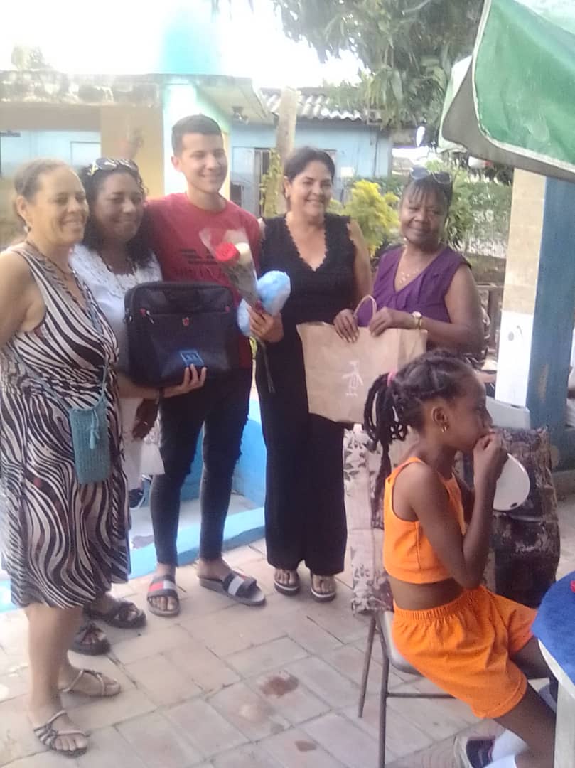 PLfelipeBoyeros's tweet photo. Nos rodean y ayudan hoy mayor respeto y mayor fe que nunca y algo sagrado nos junta y es el corazón igual en una hora de prueba. Feliz día del educador https://t.co/ERakX7UT9A