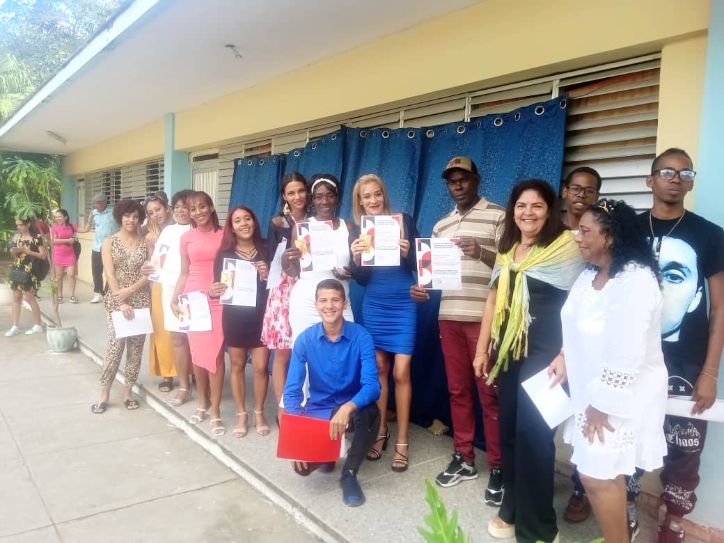 PLfelipeBoyeros's tweet photo. Nos rodean y ayudan hoy mayor respeto y mayor fe que nunca y algo sagrado nos junta y es el corazón igual en una hora de prueba. Feliz día del educador https://t.co/ERakX7UT9A