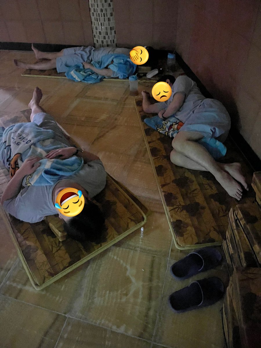 화장실 다녀온사이 기절.. 라면+식혜먹자며..