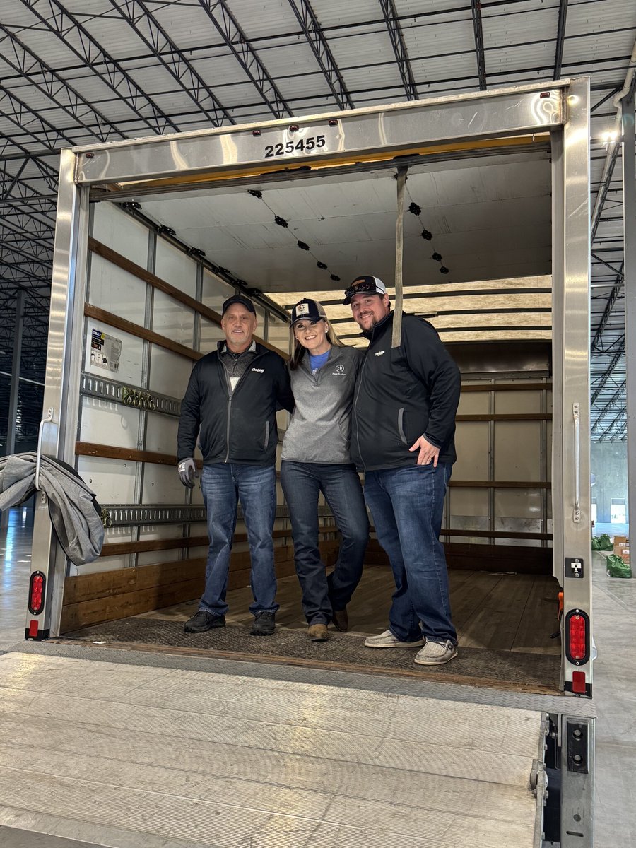 PriceBrothersKC's tweet photo. Some of our on site teams had a blast volunteering with Operation Breakthrough, sorting and organizing holiday gifts for local families, and having residents who contributed to our holiday toy drive for Synergy Services. Your donations have brought smiles and holiday magic to... https://t.co/PMLQwKPvRm