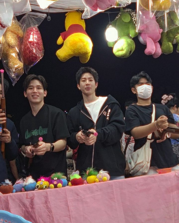 NewwieeTayTawan's tweet photo. กาชาดปีนี้ 🐯🐯���

IG : Tawan_V | #เตนิว https://t.co/GK5hOjZyVc