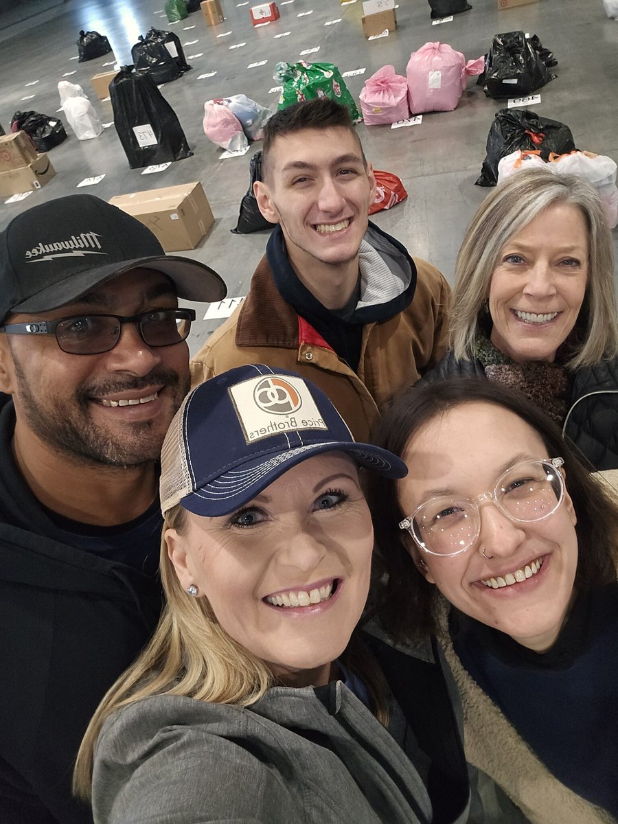 PriceBrothersKC's tweet photo. Some of our on site teams had a blast volunteering with Operation Breakthrough, sorting and organizing holiday gifts for local families, and having residents who contributed to our holiday toy drive for Synergy Services. Your donations have brought smiles and holiday magic to... https://t.co/PMLQwKPvRm