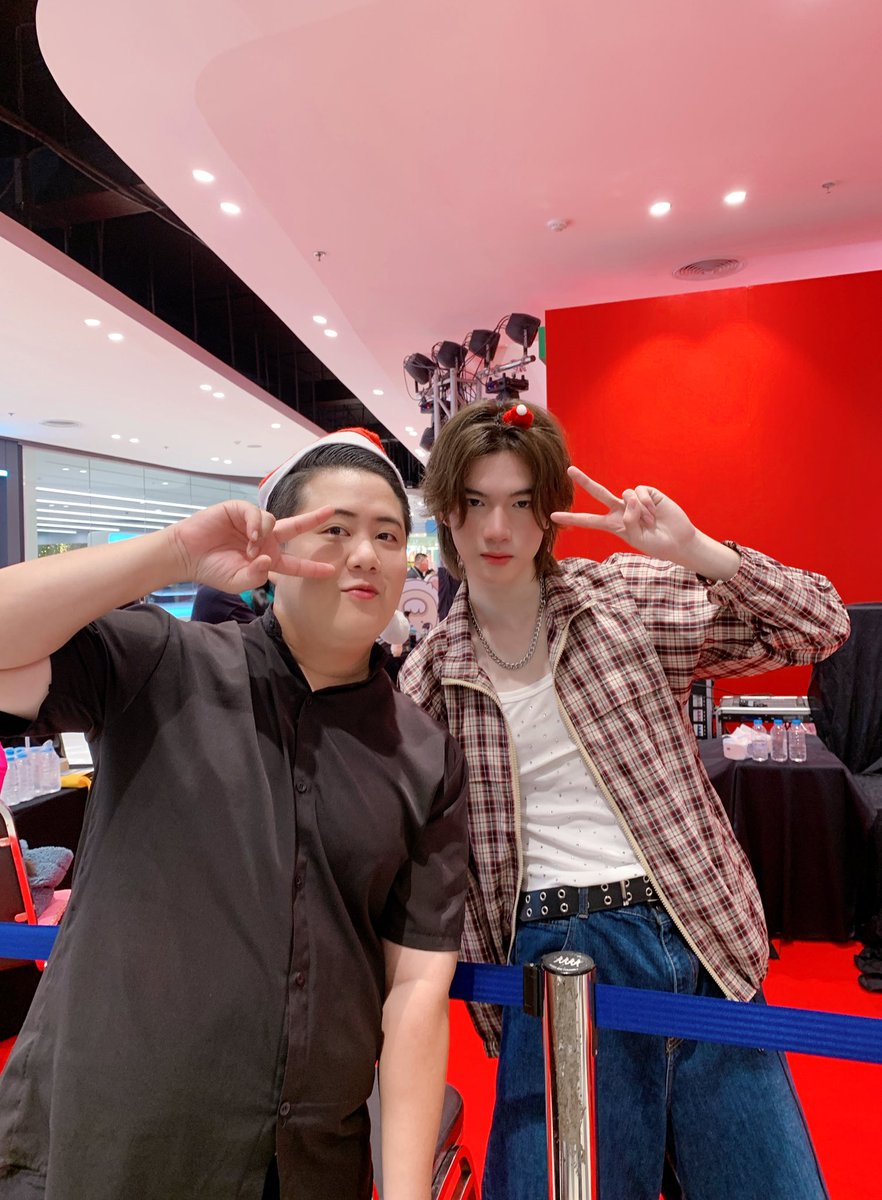 greattheflute's tweet photo. N’Kenny🌲❤️ Joy Giving The Mall Lifestore Bangkapi⭕️ 22/12/24 @kennyychaya #Clubafterclass #เด็กแคค #atk #atkband #เอทีเค #รัก2ขีด #kennyycac #kennyychaya #kennychaya #ยอมแค่เธอ #ปล้นใจATK #ATKCAC #ATKตึงจัด https://t.co/otwxHYlERe