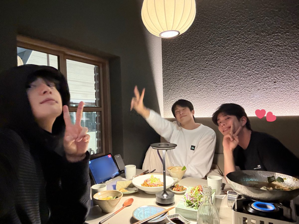 stanastro1602's tweet image. EUNWOO WENT OUT WITH JINJIN AND MJ!!! Ahhhhh!🥹🥹🥹 Thank you Eunwoo!💜

📷fromm
#MJ #엠제이 #JINJIN #진진 #CHAEUNWOO #차은우 #ASTRO #아스트로