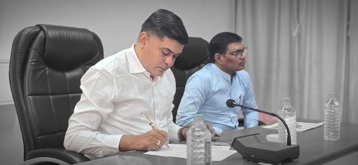 મહેસૂલી કાયદા અને કાર્યપદ્ધતિ ની અદ્યતન જાણકારી મળી રહે તથા અધિકારી/કર્મચારીની કાર્યક્ષમતા વધે તે હેતુસર મામલતદાર કામરેજ અને પલસાણાના તમામ કર્મચારીઓનો કામરેજ પ્રાંત કક્ષા નો રિફ્રેશર તાલીમી કાર્યક્રમ આજ રોજ પલસાણા ખાતે યોજાયો.<a href="/collectorsurat/">Collector Surat</a> <a href="/JayantiRavi/">Jayanti Ravi</a> <a href="/rac_surat/">R.A.C Surat</a> <a href="/InfoGujarat/">Gujarat Information</a>