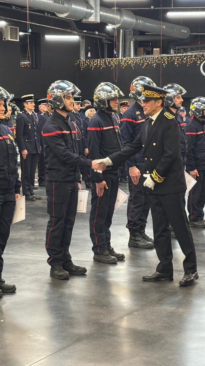 Cérémonie de la #SainteBarbe du Centre d’Incendie et de Secours des Andelys 🚒

👏 Le sous-préfet des Andelys est venu saluer l’engagement permanent des sapeurs-pompiers.

➡️ En 2024 les 55 sapeurs-pompiers volontaires et professionnels 🧑‍🚒 ont réalisé 1612 interventions.