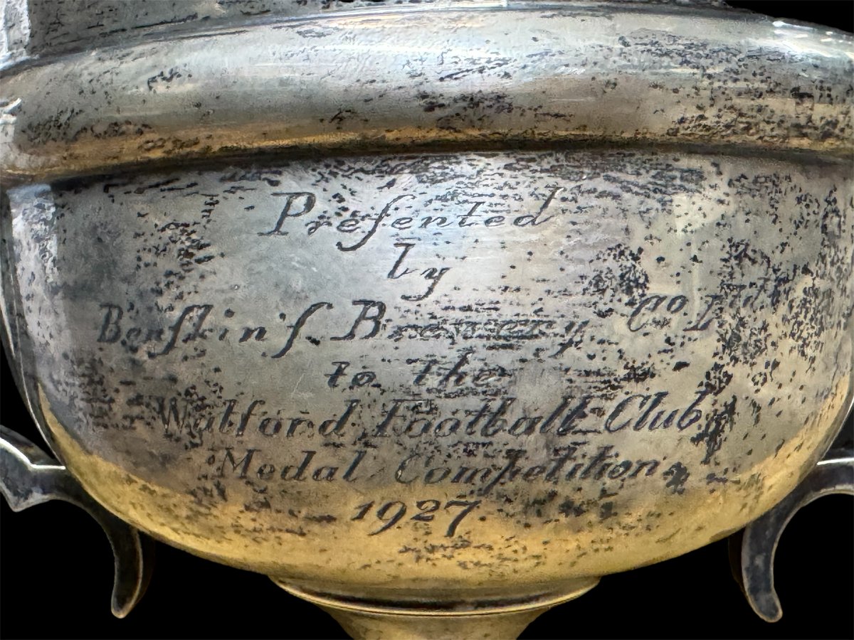 Watford Gold Christmas Triple 21st December:
💛 Tommy Smith match-worn away shirt (2007/08)
🖤 Official WFC 2007 Christmas card
❤️ Featured: The Watford FC Medal Competition (Amateur Cup)
watfordgold.org.uk/history/watfor…
#WatfordFC <a href="/DNSYE_podcast/">Do Not Scratch Your Eyes Watford FC Podcast 🐝</a> <a href="/oldwatford/">Old Watford FC</a> <a href="/hornet_heaven/">Hornet Heaven</a> <a href="/Observer_Owl/">Watford Observer</a>