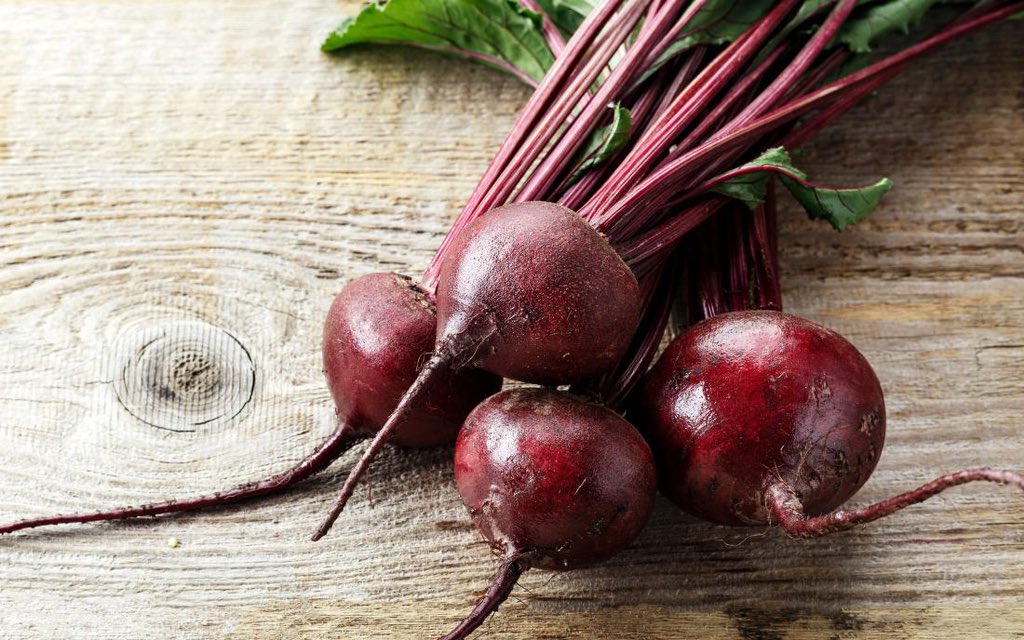 Prince_Fynnz's tweet photo. Beetroot treats 

-Cancer
-Arthritis 
-Anaemia 
-Diabetes 
-Dementia
-Constipation
-Hypertension
-Heart disease
-High cholesterol 

Add slices to your salad, extract juice by blending or prepare smoothie with it and drink a cupful once daily. 

Repost for others. https://t.co/gl1w16M2P4