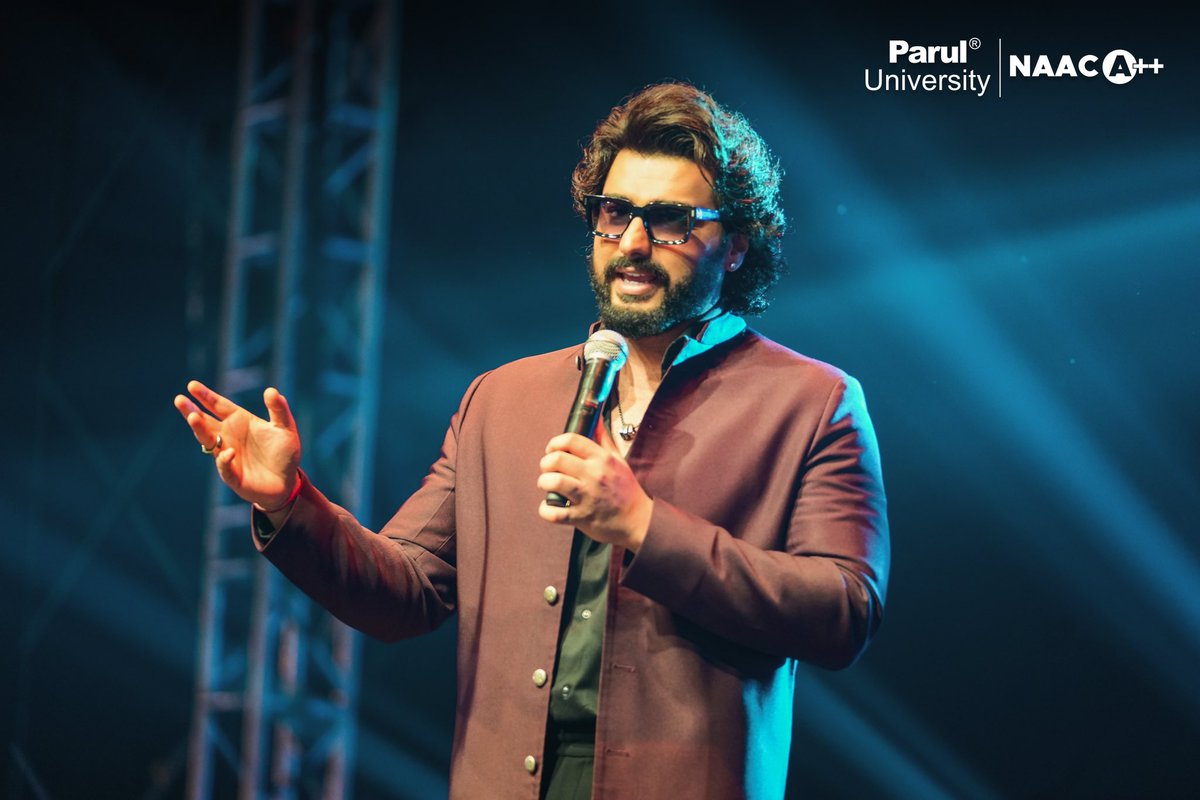 ParulUniversity's tweet photo. Bollywood charm meets campus chic!✨

We were extremely thrilled to welcome the renowned actor Arjun Kapoor to our campus as the guest celebrity during the Vadodara Fashion Week Season 3. His charisma and flair for fashion shined brightly on the ramp, leaving everyone in the audience in awe!🙌

Swipe and slide to see his stylish and stunning appearance on our campus!🎉

#actor #arjunkapoor #bollywood #fashion #paruluniversity