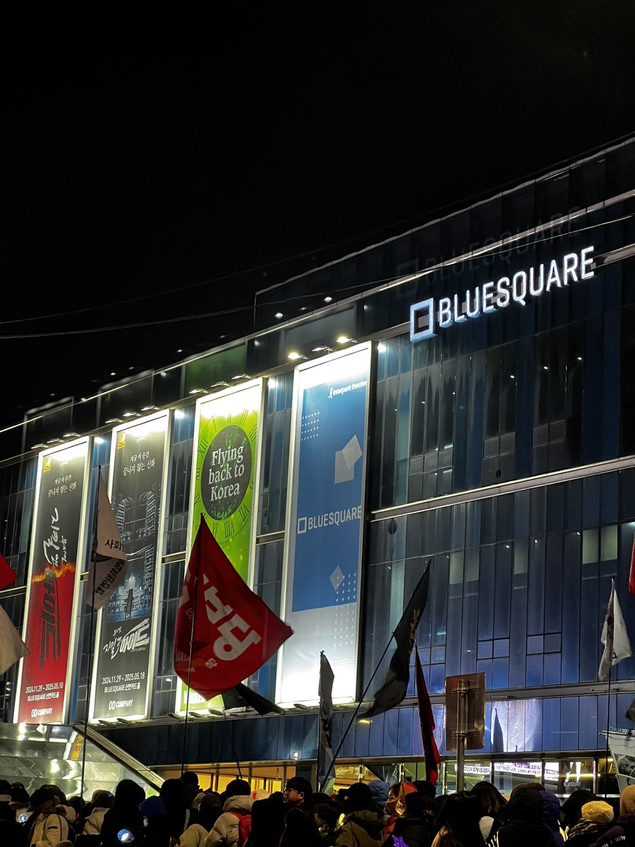 d_____yom's tweet image. 아 블퀘는 못참지 ~ 
트랙터 한남 입성 본사🚜👨🏻‍🌾👩🏻‍🌾🧑🏻‍🌾🚜