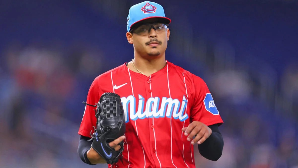 ah_pod's tweet photo. finally. a new era of a phillies starting pitcher wearing rec specs. we needed this. https://t.co/PWptUtJSlD