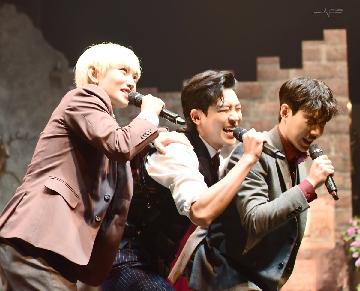 ↑↓←→ tweet media