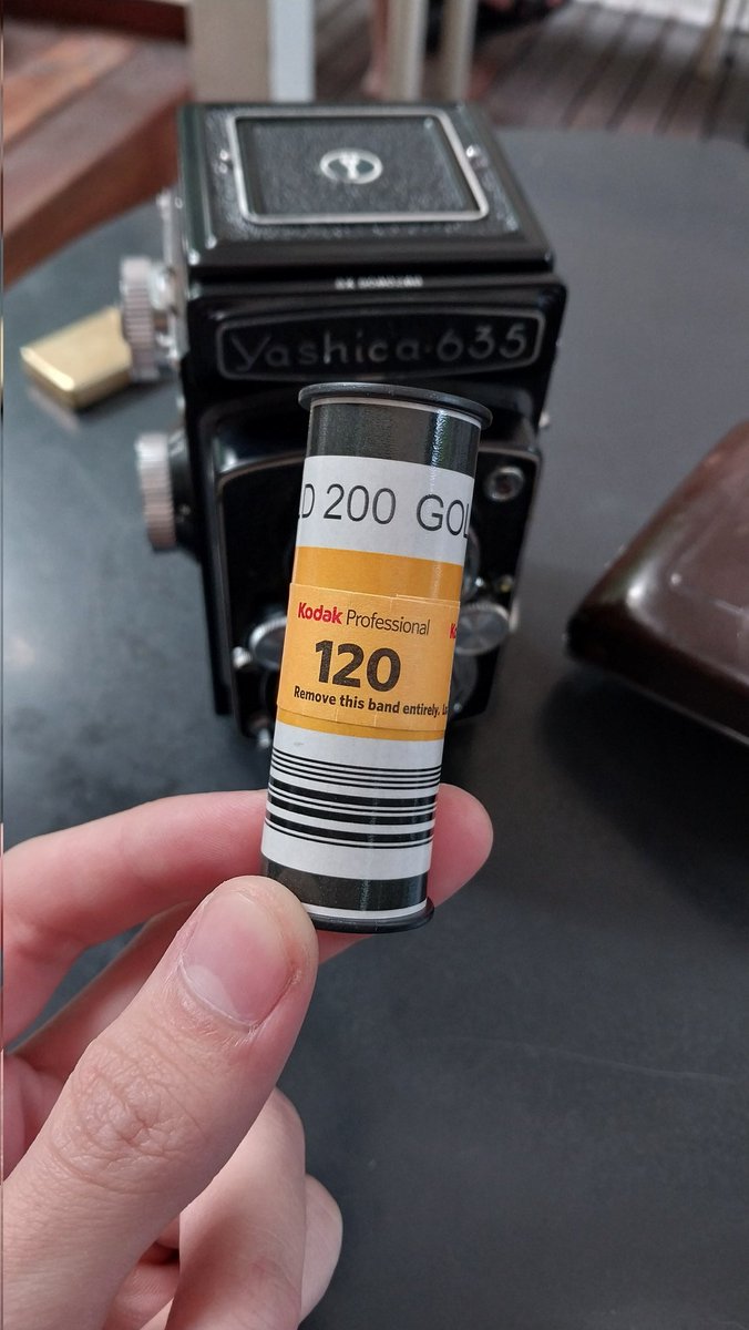 VladiiRedzko's tweet photo. Le tengo mucha fe depositada a este kodak gold 200 de formato medio que arranqué ayer, veremos cómo sale. https://t.co/L45fQE6CMZ
