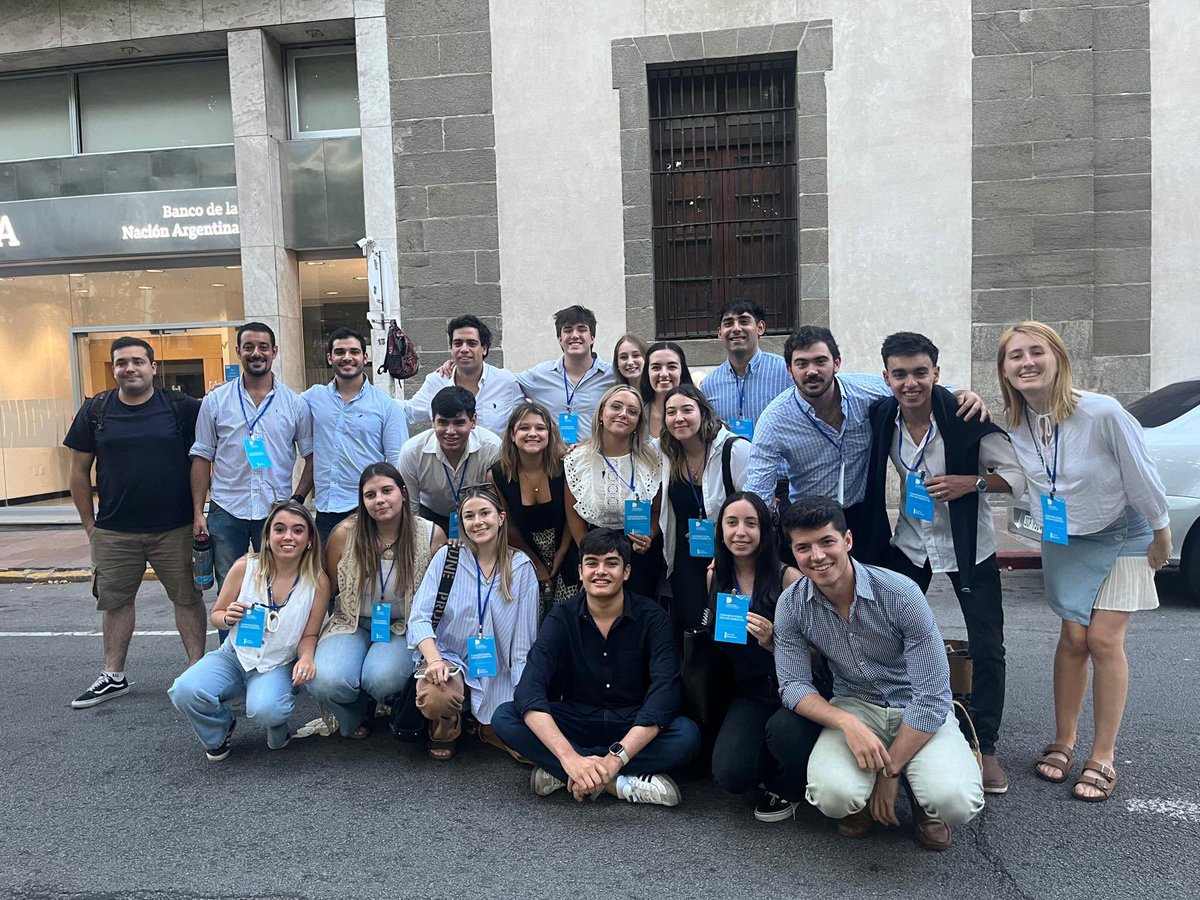 422uy's tweet photo. 🫂 @MartinLemaUy, estamos con contigo.

➡️ Es hora de dar vuelta Montevideo. La ciudad y su gente lo necesita. https://t.co/WGLX6OAbip