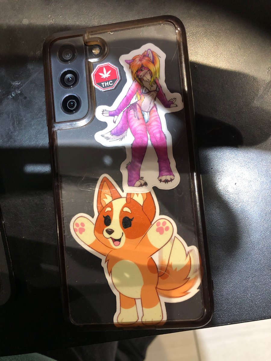 💕💖✨ MISSING PHONE ✨💖💕
               FOUND YESTERDAY

Did anyone lose their phone in the Edmonton mall on Saturday? Likely during or after the <a href="/CalfurryCanada/">Calfurry</a> Christmas party. 😝

If you know who's phone this is or if you own the thing, lemme know! :D