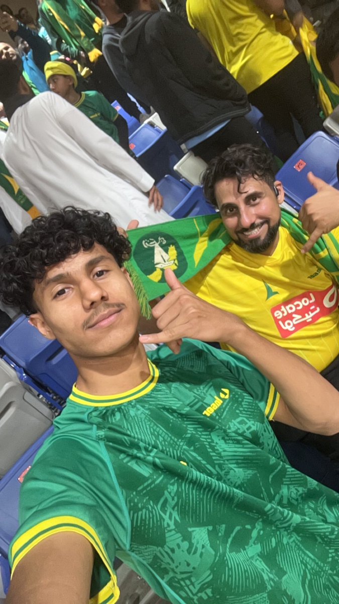 MkaKhamis's tweet photo. العيديات بدري وزعناها على عشرة 💚💛🫰🏻
طوط طوط حمودي جاوبكم https://t.co/36SmCZvoJN