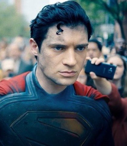 MyTimeToShineH's tweet photo. Who's the better #Superman ? https://t.co/M3Kj6lBDRM