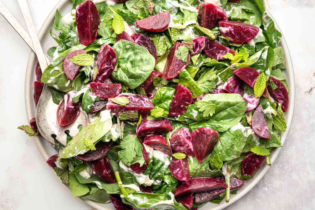 Prince_Fynnz's tweet photo. Beetroot treats 

-Cancer
-Arthritis 
-Anaemia 
-Diabetes 
-Dementia
-Constipation
-Hypertension
-Heart disease
-High cholesterol 

Add slices to your salad, extract juice by blending or prepare smoothie with it and drink a cupful once daily. 

Repost for others. https://t.co/gl1w16M2P4