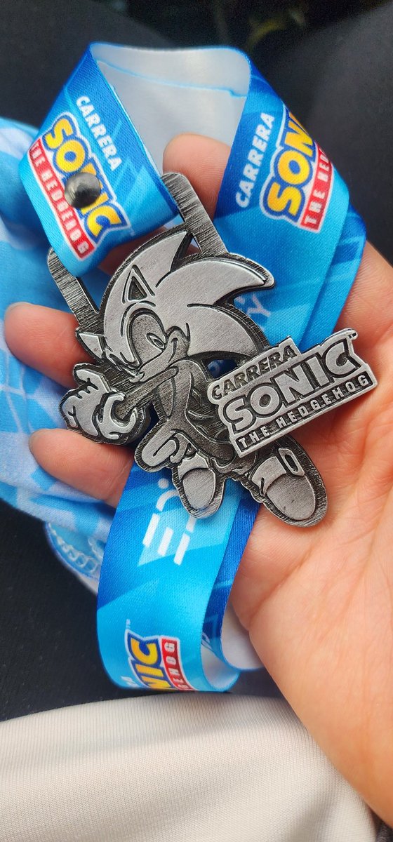 Kyunae's tweet photo. Corrimos la carrera de Sonic!!!!
5km en 46 minutos wuuuh!!!!
La verdad muy bonita la carrera!!! Qué ambiente tan lindo y ameno 🥹❤️✨ muy orgullosa de mi mami también ❤️‍🔥#Sonic #SonicTheHedgehog #CarreraSonic #SonicCarrera #SonicMovie3 https://t.co/p2n0NcsIWY