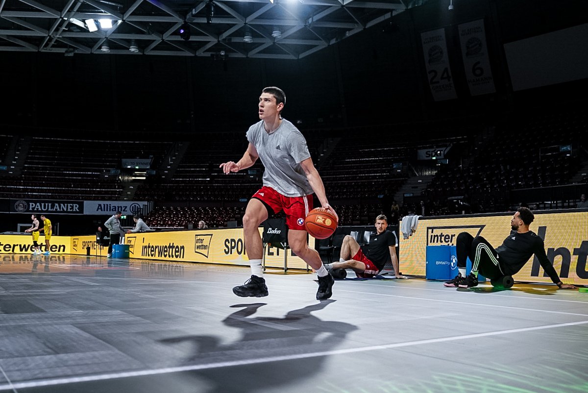 FCBBasketball's tweet photo. Wir starten mit Weiler-Babb, Edwards, Kharchenkov, Booker und Voigtmann.
#FCBB #WeBallTogether #FCBOLD @easyCreditBBL https://t.co/qAESBwqpt1