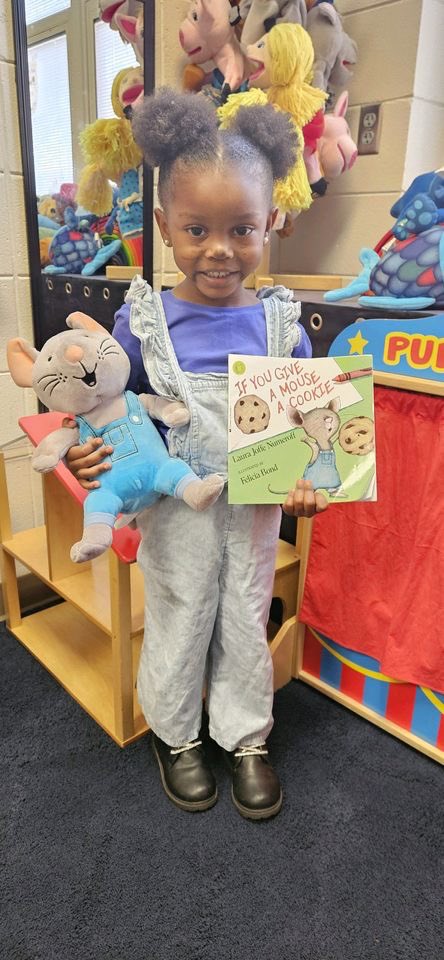 DrSHarrell's tweet photo. Our favorite book characters! #PawsUp #MCSTigers https://t.co/uYysySP1Pv