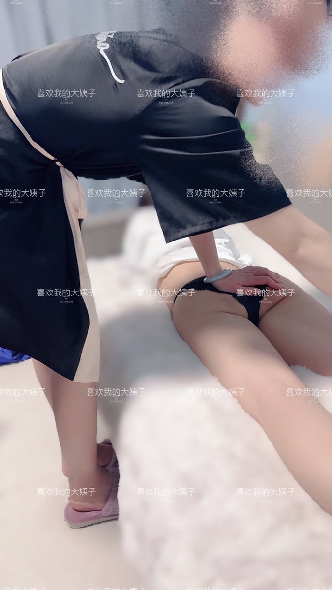 这是怎样的视觉享受，老婆洗了澡刚出来，大姐就说我给你按摩一下，练练手法，老婆问你们医美店怎么还学这个，大姐说有些客人要做按摩，我还能多拿提成，生意不好，老板也要多拓展，老婆说行，大姐说你就趴着就好了，全程录制，大姐在按摩老婆屁股，大腿内侧的时候老婆有轻微的呻吟，视频会员限定 https://t.co/8ItyntDGzv
