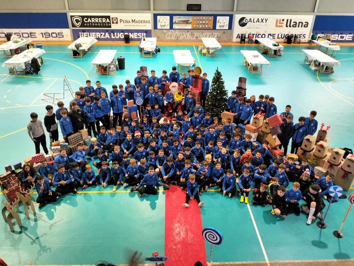 ATL_LUGONES's tweet photo. Muchas gracias Papá Noel 🧑‍🎄 por la visita a nuestros niños. No hay mejor manera de despedir el año que en 𝐟𝐚𝐦𝐢𝐥𝐢𝐚 🤍💙

#FuerzaLugones https://t.co/bueLtwnUHD