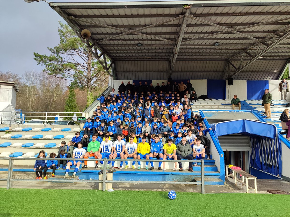 ATL_LUGONES's tweet photo. Muchas gracias Papá Noel 🧑‍🎄 por la visita a nuestros niños. No hay mejor manera de despedir el año que en 𝐟𝐚𝐦𝐢𝐥𝐢𝐚 🤍💙

#FuerzaLugones https://t.co/bueLtwnUHD