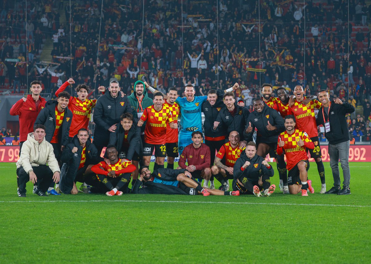 Bir fotoğraf karesi, koca bir mutluluk!💛❤️

#Göztepe #AsırlıkEfsane