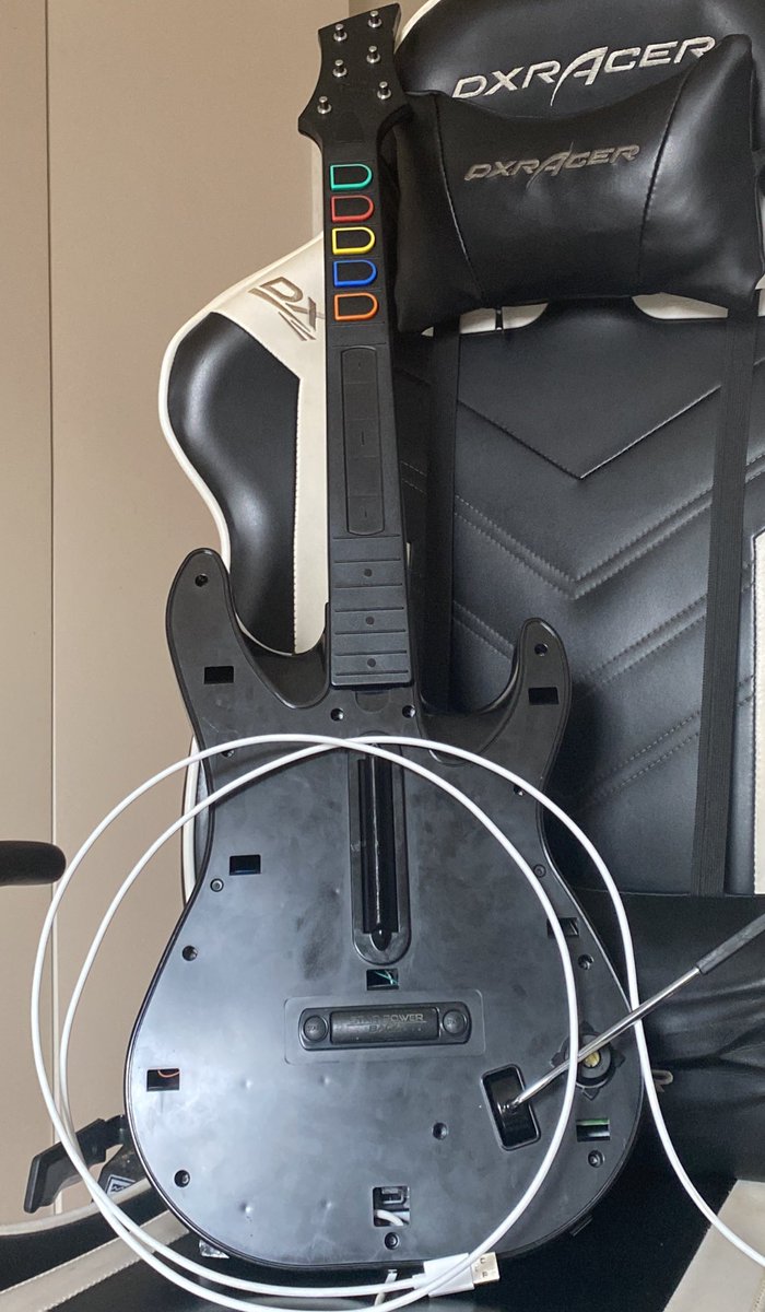 faslash's tweet photo. For the first time in my life, i’d finally made my own custom guitar hero guitar. I’m so happy 😁. These mods includes:
 - Mechanical switch frets
 - Mechanical strum bar
 - Raspberry pi pico

TTFAF FC comming soon! 😈
@Acai28 @aWiseMoose @Mandy_R0cks https://t.co/ehj2Yk5zLs