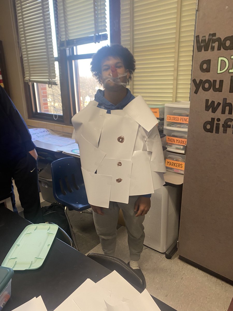 MrsDYurkovich's tweet photo. 4th hour students Build a Snowman ☃️ https://t.co/qvqTFZAvZO