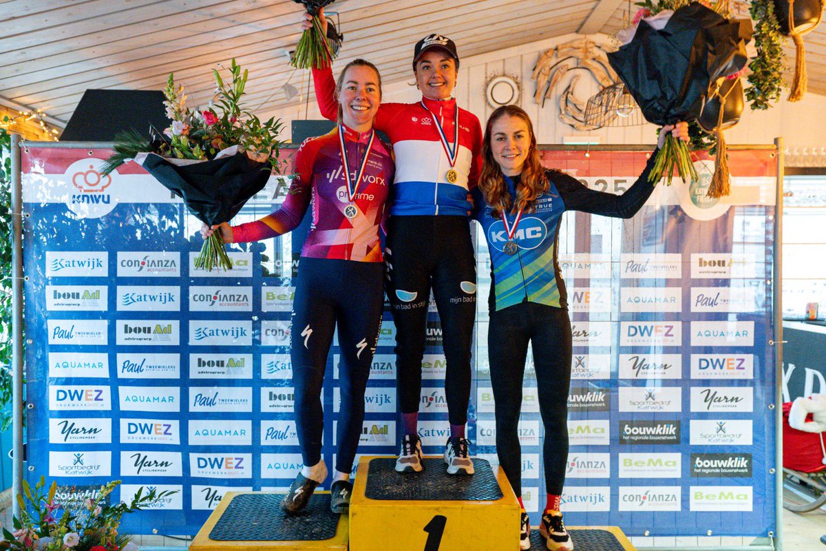 martinschuttert's tweet photo. Een mooie strijd gisteren op het strand van @KatwijkFietst waarbij Mariëlle de aanval niet schuwde. Nadat een dappere vluchtpoging strandde zat er niet meer in dan brons 🥉

Rozanne kwam net wat snelheid tekort voor de wind en kwam als zesde aan de meet 🏁

📷 @arjen_pixs https://t.co/0bYLuCrcXx
