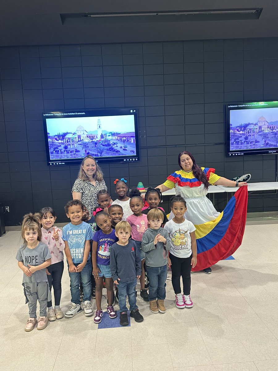 DrSHarrell's tweet photo. Hispanic Heritage Month Celebration #HispanicHeritage #MCS #PawsUp https://t.co/gcft5OQADE