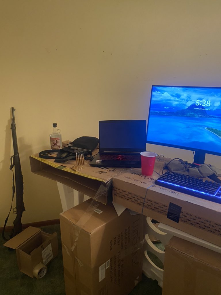 DelormeChase's tweet photo. Rate my set up https://t.co/8hB6HJ7dfF