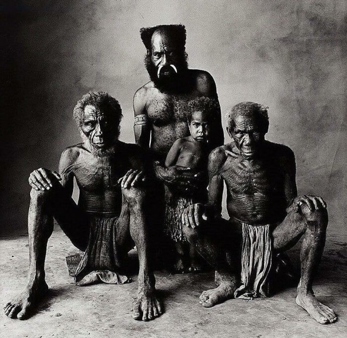 Vinod_r108's tweet photo. Ever wondered what everyday life was like for people living 50, 100, or more years ago..?

A rare thread 🧵

1. Father, Son, Grandfather and Great Grandfather, New Guinea, 1970 https://t.co/o7adfHYTa4