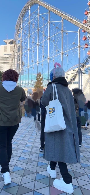 本日は月寿さんの遊園地𝐃𝐚𝐭𝐞に同行させてもらってました〜第三者視点から月寿が歩いてるところとか見れるの楽しかった〜後ろ姿は盗撮(掲載許可もらってます) 