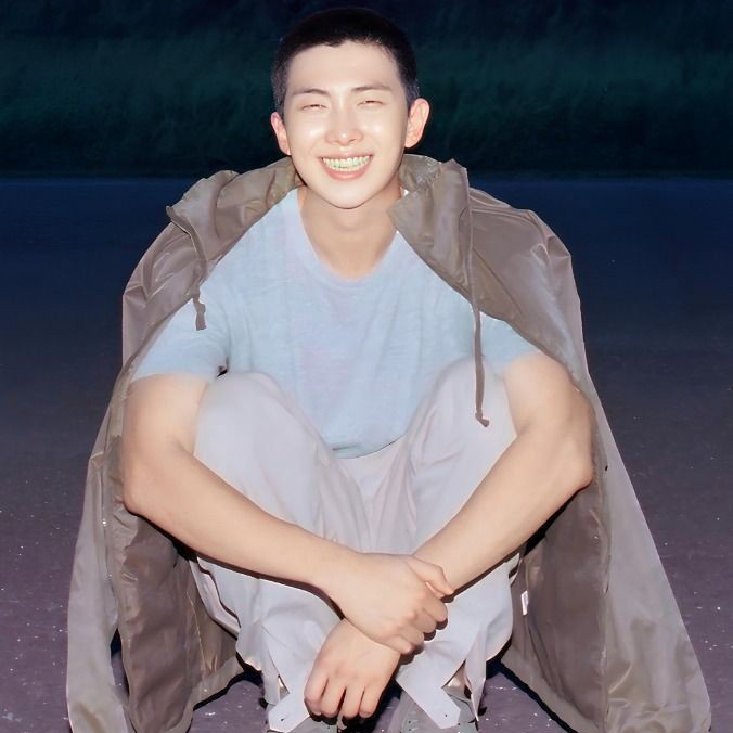 RM_BTS_1209's tweet photo. #AnhHosoMoi https://t.co/UFVJv7vub4