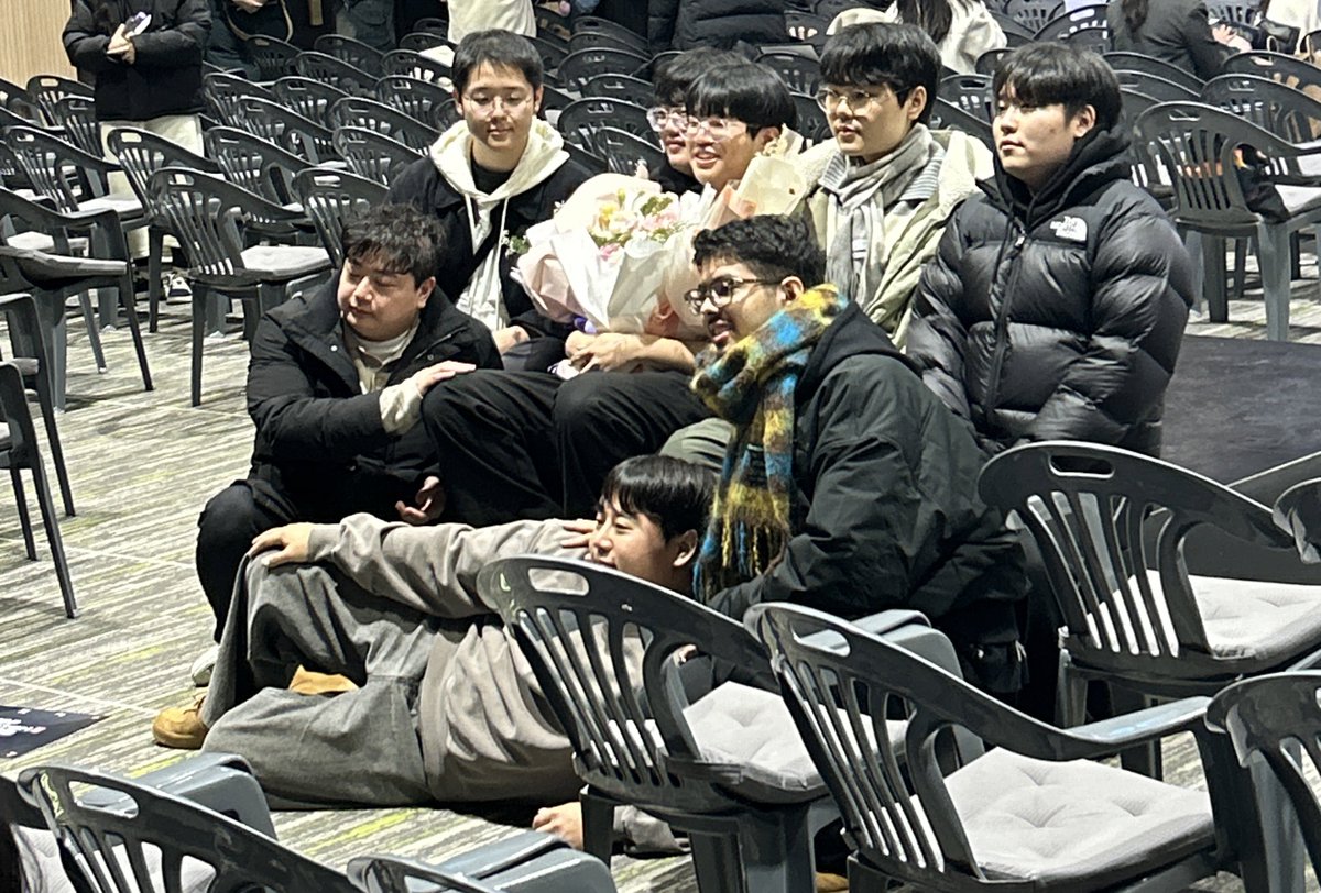 쬬 tweet media