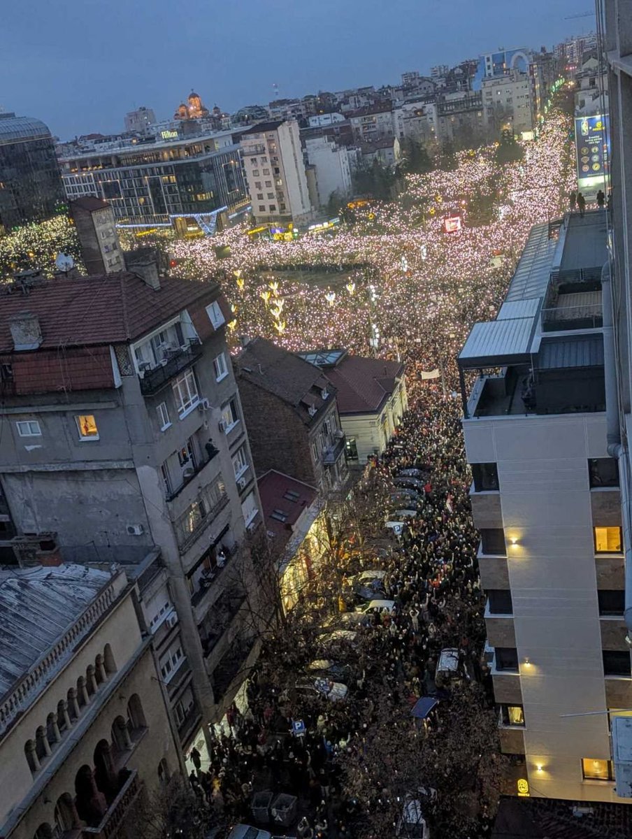 acastef53's tweet photo. 🔥Trenutno se na 🇷🇸Slaviji nalazi  289.978 mobilnih telefona konektovanih na mreže molilnih operatera⁉️🧐🙆‍♂️🤦‍♂️👇 https://t.co/hhfo1pfUDZ