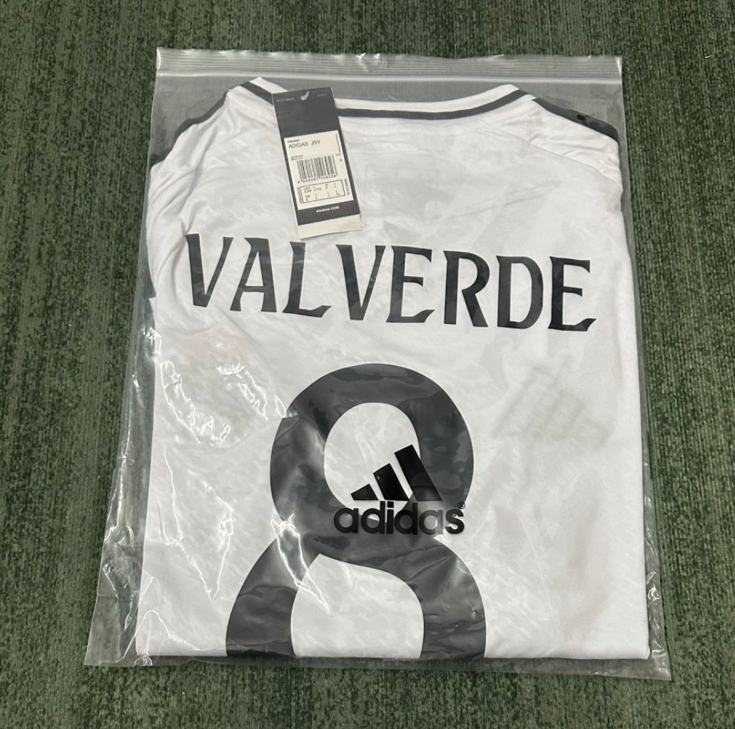 🚨 ¡SORTEO INTERNACIONAL! 🚨

🤍 Con motivo del gol de Fede Valverde vamos a sortear su camiseta 🤍

Requisitos:
- Dar RT al tweet 
- Seguir a <a href="/futboljersey7/">FutbolJersey77</a> y a <a href="/AdriRM33/">(fan) REAL MADRID FANS 🤍</a>

- OPCIONAL: Mencionar a un amigo (doble participación)