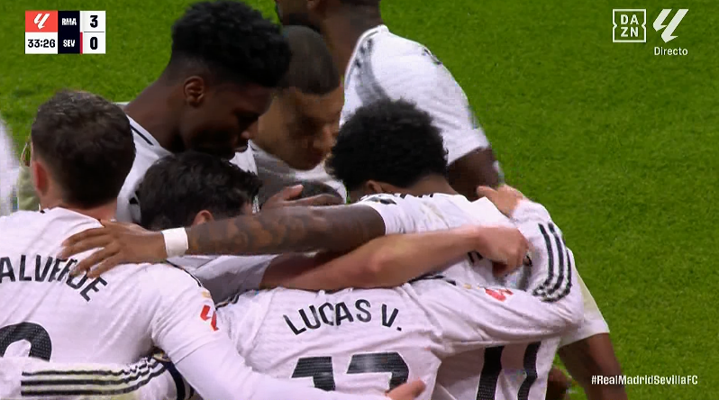 marca's tweet photo. ¡¡Goooooooool, gooooooooool del Madriiiiiiiiid!! Rodrygo hace el tercero al Sevilla. Fiesta total en el Bernabéu

#RealMadridSevillaFC https://t.co/2r5Nelxk9v