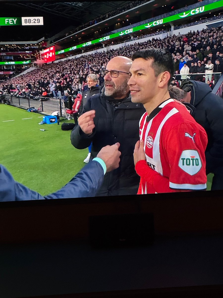Thanks Chucky! ❤️ <a href="/HirvingLozano70/">Hirving Lozano</a>  #psvfey #psv