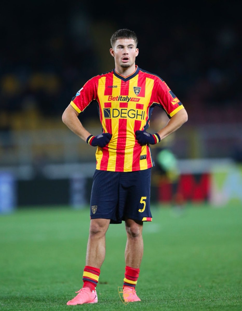🇦🇱 Medon Berisha (21)

The game made by this guy last night was really high level. He leaves at 80' for having given everything, perfect in the defensive phase and especially very important in the possession. Definitely the best of Lecce in a not easy evening.