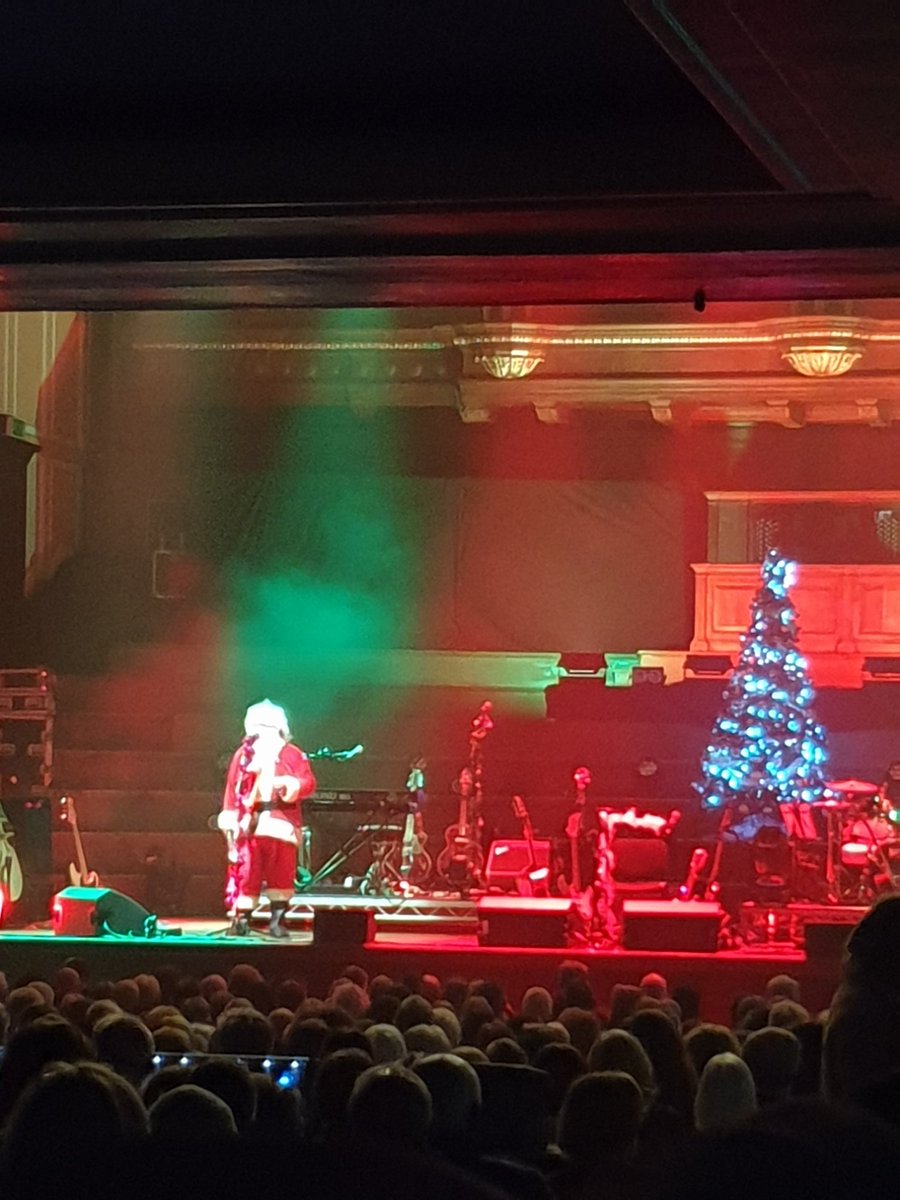 Elliott1Mike's tweet photo. Amazing night last night at Newcastle City Hall for the Lindisfarne Christmas concert, always wanted to go to this show & it did not disappoint! Superb! #runforhome @LindisfarneNow @lindisfarneband @O2CityHall https://t.co/7Y7fA0TeB7