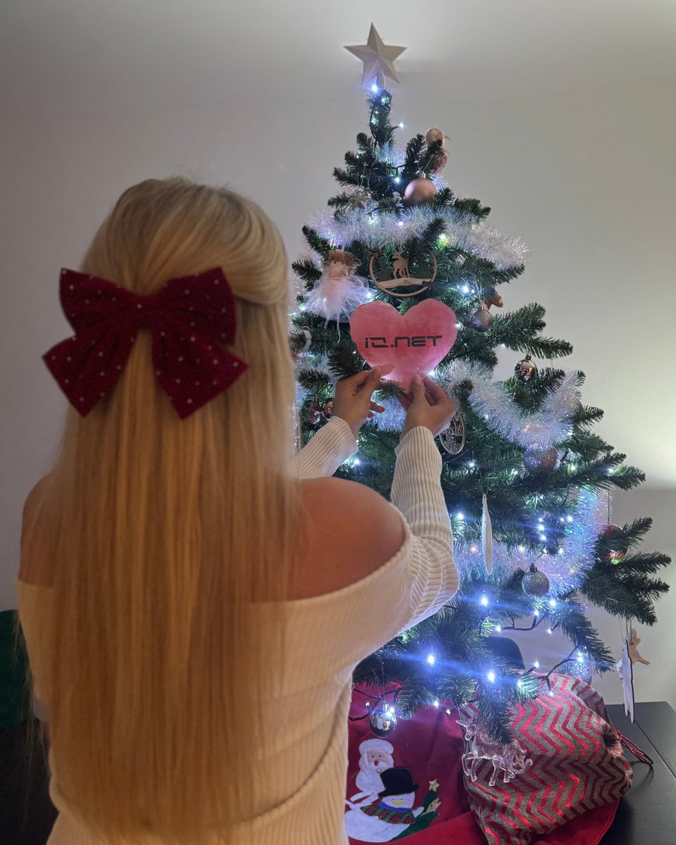 NatalieCrypto6's tweet photo. Dear IO Team ⭐️
It has been a fantastic year! #IOtree 🎄
Although this is a competition, I would like to sincerely thank you for your dedication, for appreciating the community, and for all the hard work you put into organizing all the competitions. Thank you for making us feel important as people, not just numbers behind a project. ❤️
Dear @ionet keep up the great work! Continue to appreciate the people behind your success.
I wish you all a Merry Christmas, filled with joy, peace, and plenty of inspiration for the year ahead! 🎅
With love,
Your heart-filled crazy one, Natalie 💗
@TigresaPolishCm @fekuuuu @mcdooganIOnet @ionet_pl