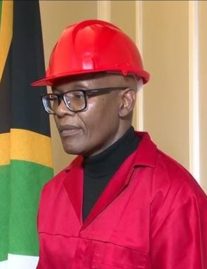 MzwaneleManyi's tweet photo. As the yr draws to a close, I must thank the EFF for trusting me with the responsibility of being an MP. One highlite amongst many is to hv been in the EFF team during the BELA deliberations.
I also the H.E Prez Zuma for trusting with the huge responsibility to be MKP Chief Whip. https://t.co/fypphzyEV2