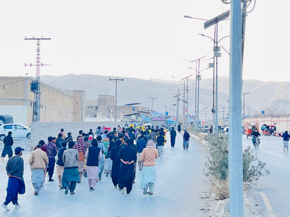 Its__Shaista's tweet photo. #Baloch students , the children of the richest province are on roads ,demanding fundamental right to get education but their voice is still unheard !!
#RestoreBMC
#SaveBMC https://t.co/vP11PddU3j