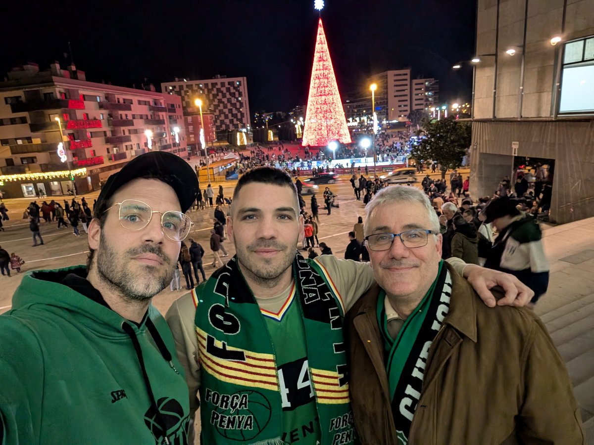 David🏀💚🖤 tweet media