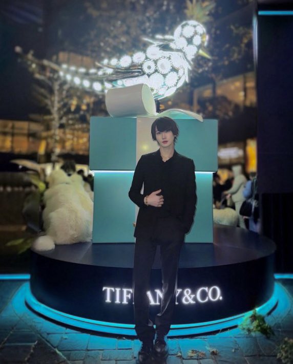 「Bird on a Box」

#tiffanyandco 
#ティファニーホリデー2024 
#ティファニー 
#丸の内仲通り 
#ティファニーワンダー展 
#atiffanyholiday