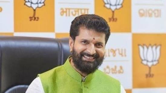 JogNandan's tweet photo. Police actions against CT Ravi in KA are unacceptable &amp; resemble attempted murder.Such acts should not be tolerated in democracy.
The media must investigate the unseen influences behind this situation
We stand with CT Ravi!!
@CTRavi_BJP @AsianetNewsSN @publictvnews @tv9kannada https://t.co/MDMywvj30T